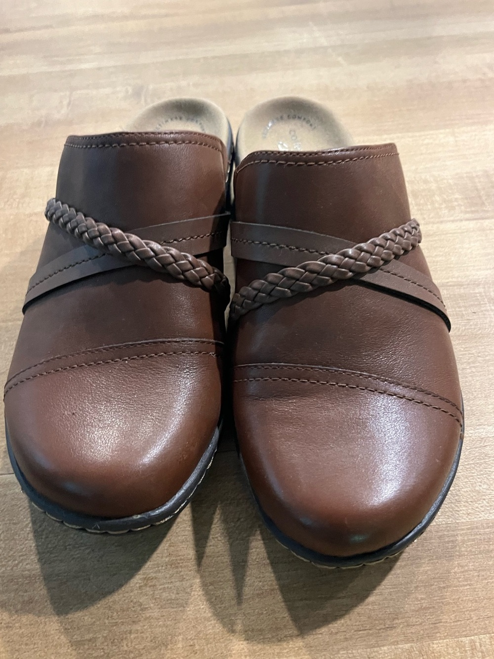 Clark’s collection women’s Brown Slip-On Clogs with Braided Strap 8.5